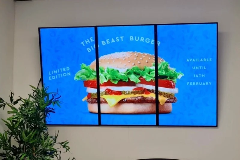 Digitale Menütafel 32–65 Zoll für Gastronomie und Verkauf