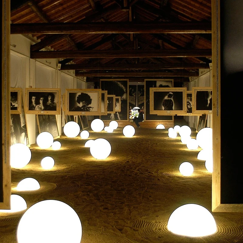 Slide Design Globo Indoor Table Lamp