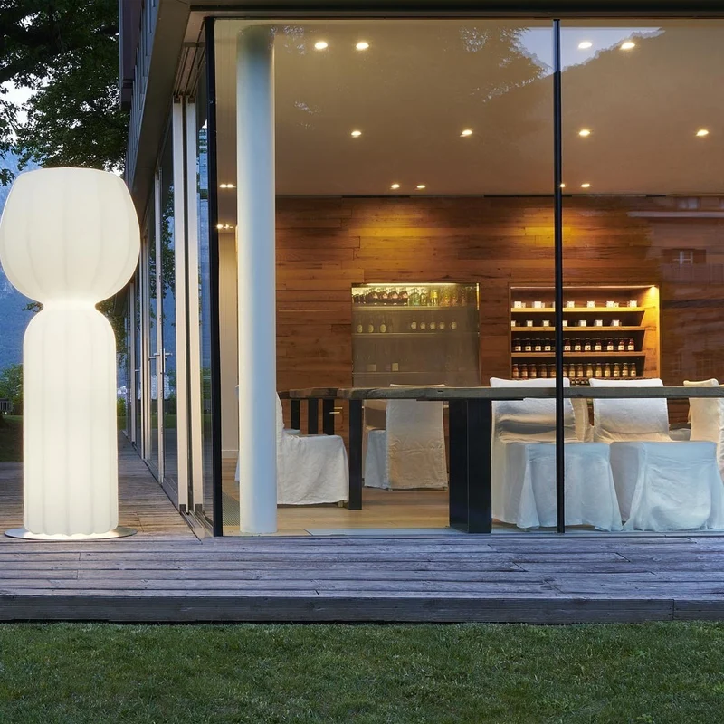 Slide Design Cucun Outdoor Floor Lamp