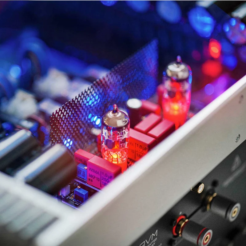 AVM OVATION MA 8.3 /Paar