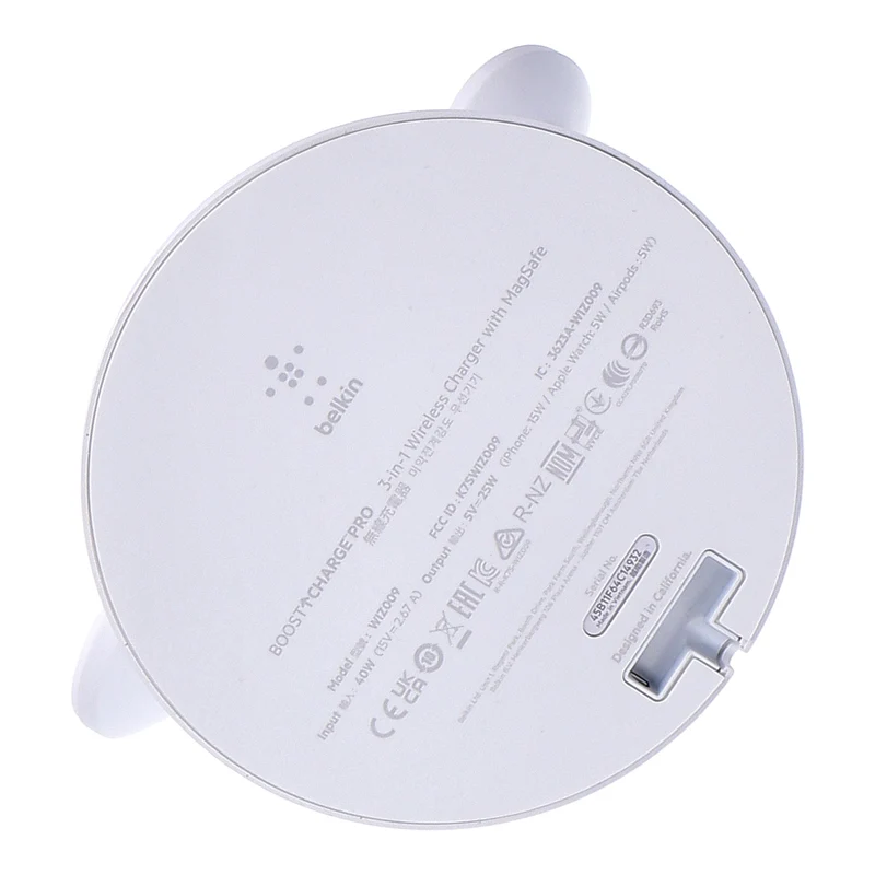 Belkin BOOST Charge Pro Trio WirelessCharger Stand mit MagSafe weiss