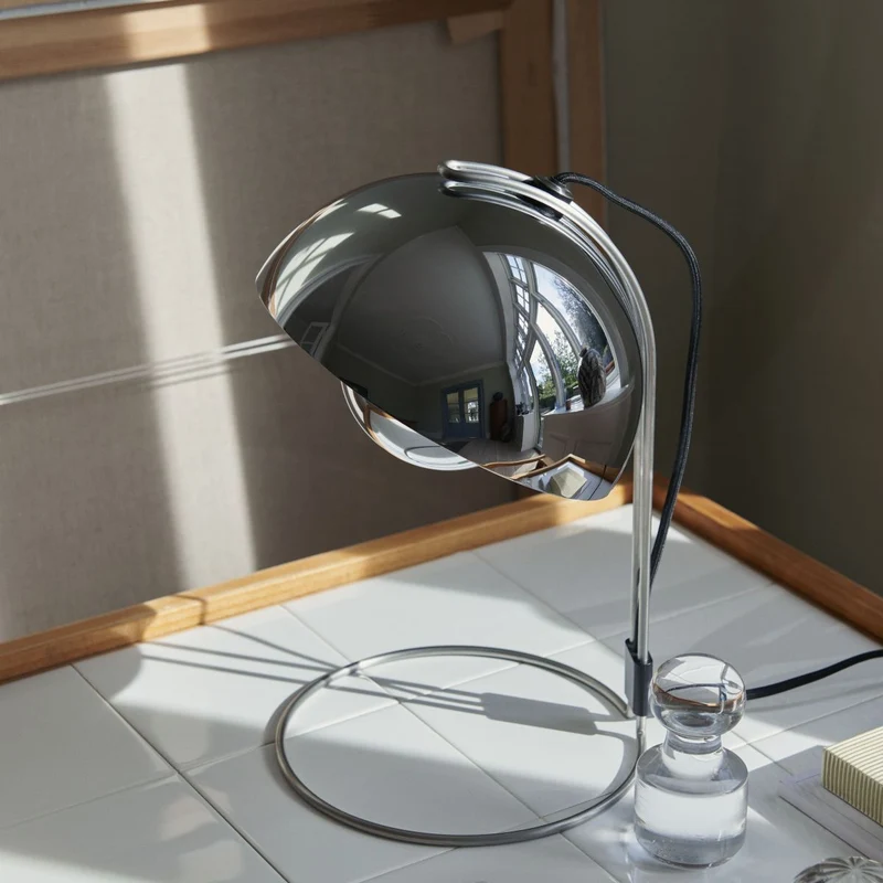 &Tradition Flowerpot VP4 Table Lamp - UK Version